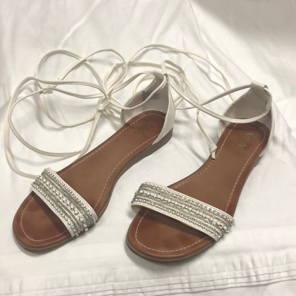 mia flat sandals